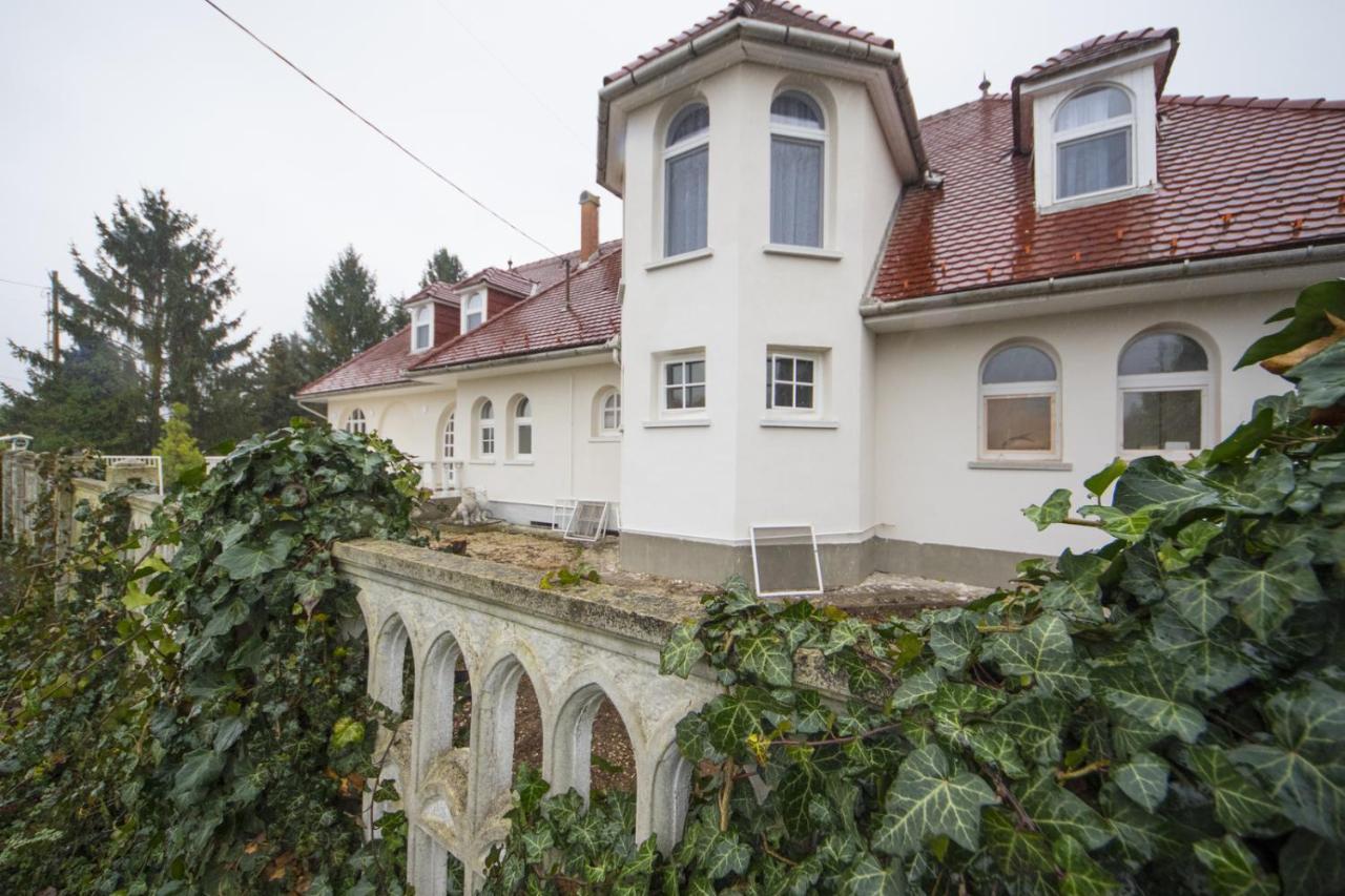 SunGarden Vendégház, Étterem, Bár Bed and Breakfast Sajoszoged Esterno foto