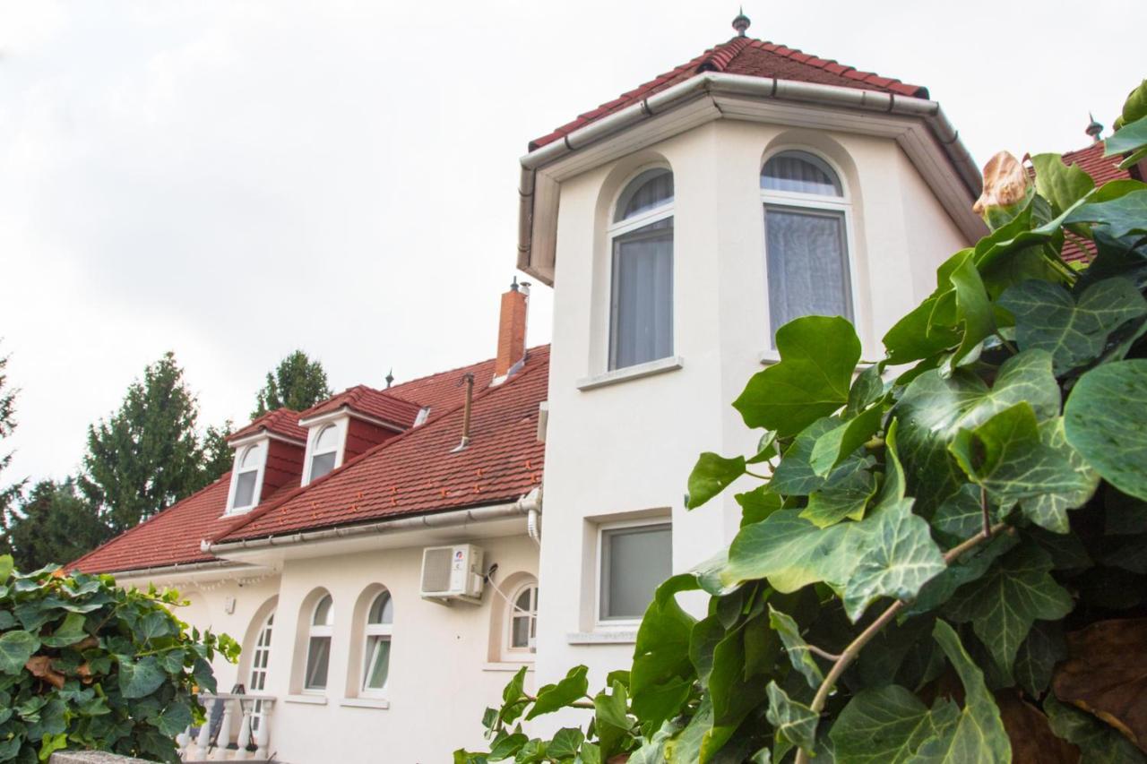 SunGarden Vendégház, Étterem, Bár Bed and Breakfast Sajoszoged Esterno foto